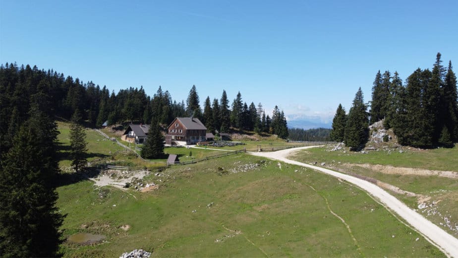 Koča na MEnini planini