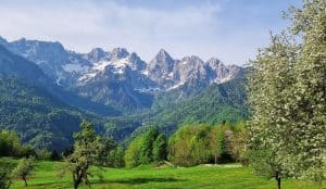 Pogled na mogočnoe vršace v Martuljški skupini